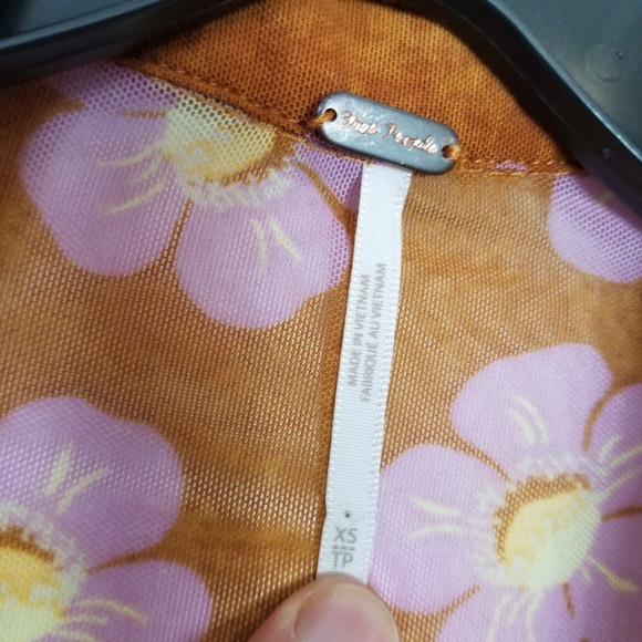 Free People Lucky Shirtee Floral Blouse Top Sz XS Long Sleeve Button Up Boho - Picture 9 of 12